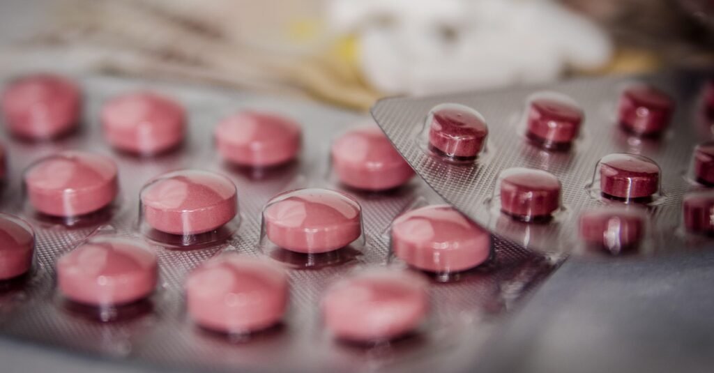 medications-257336_1280 Compresse rosse - farmaci ed integratori