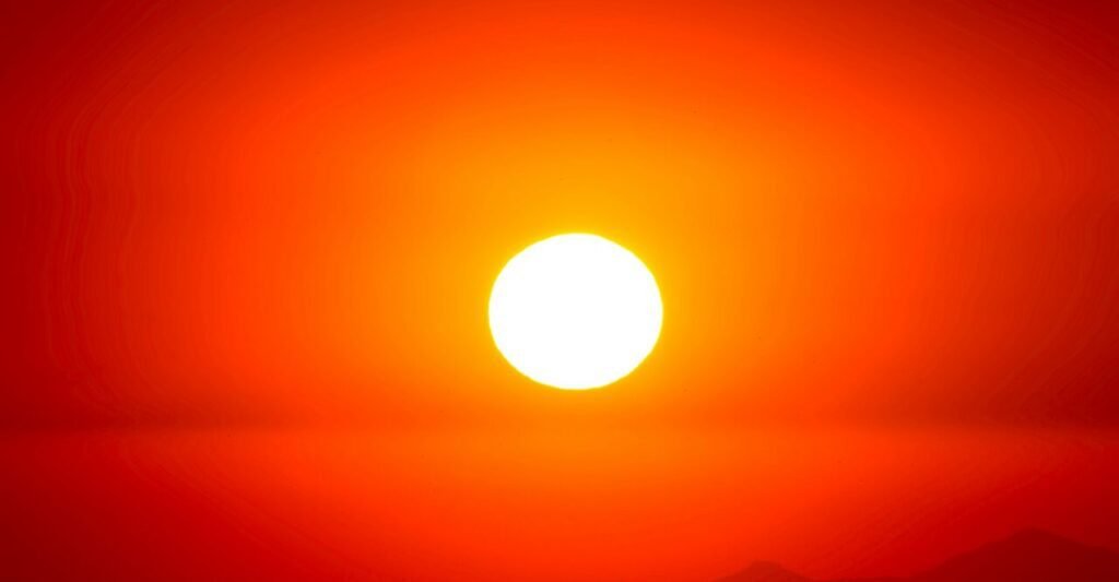 luis-graterol-uAROvYw9WDs-unsplash Sole splendente al tramonto fonte di energia e vitalità